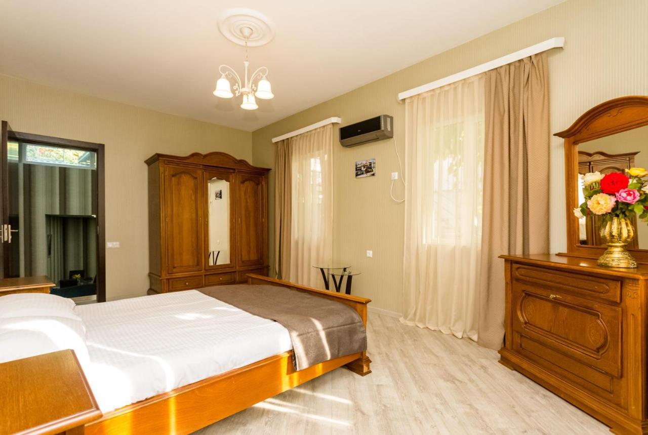 Rustaveli Two Bedroom Apartment With 5 Star Location Τυφλίδα Εξωτερικό φωτογραφία
