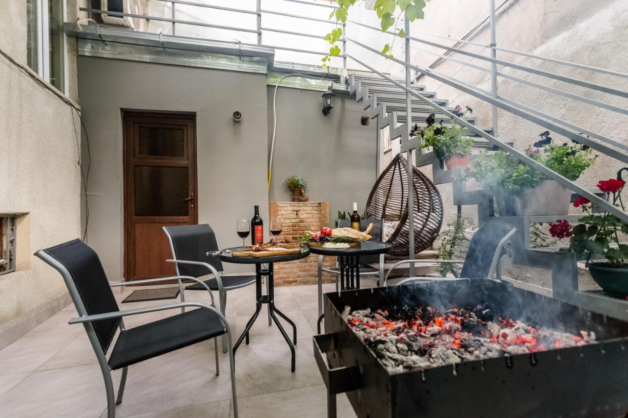 Rustaveli Two Bedroom Apartment With 5 Star Location Τυφλίδα Εξωτερικό φωτογραφία